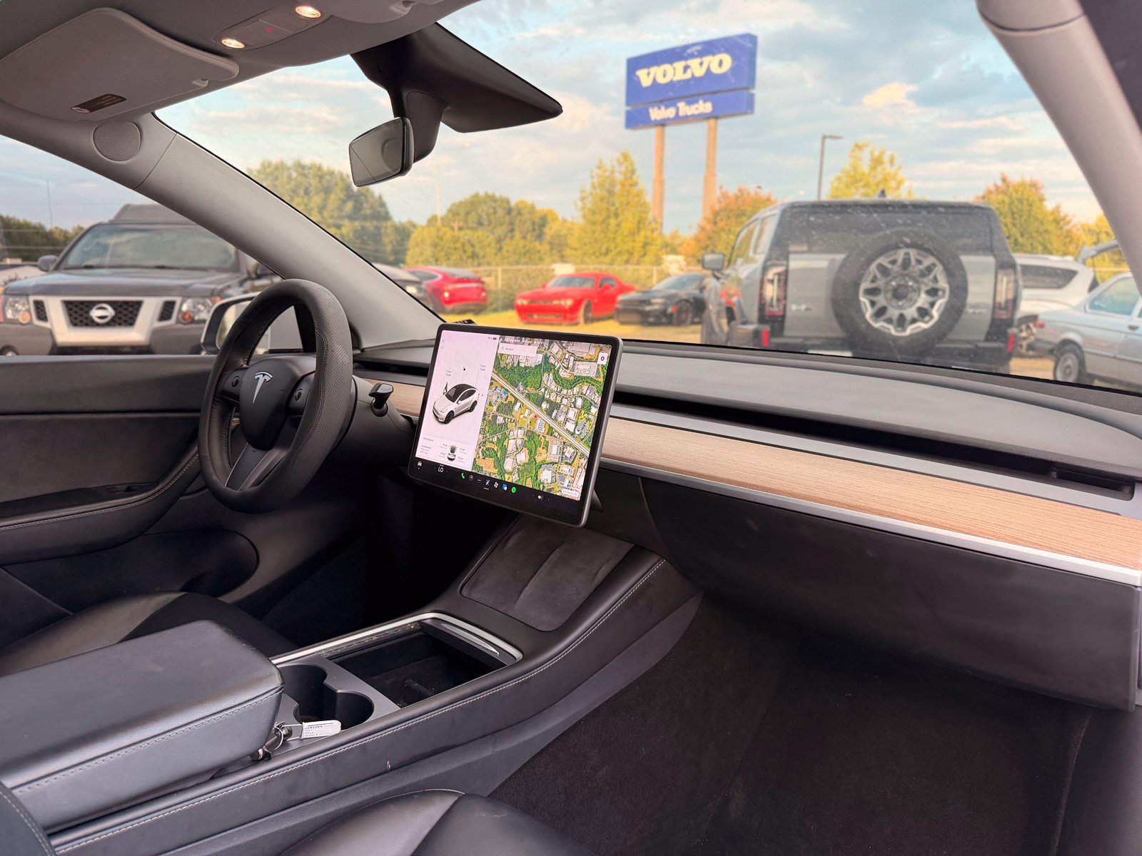 Used 2021 Tesla Model Y Long Range AWD/4WD image 23