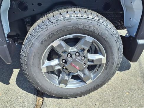 New 2025 GMC Sierra 2500 SLE w/ SLE Value Package; image 5