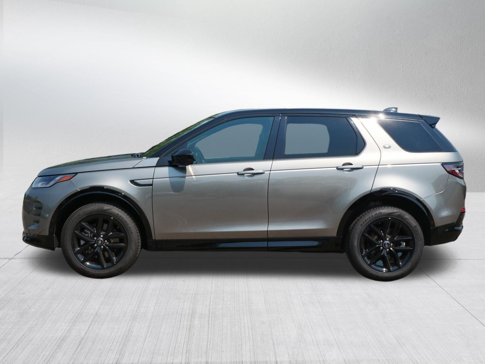 Certified 2024 Land Rover Discovery Sport Dynamic SE AWD/4WD image 2