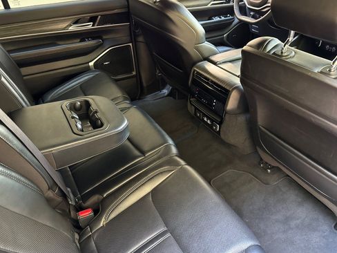 Used 2024 Jeep Wagoneer L Series III w/ Flexible Seating Group AWD/4WD image 36