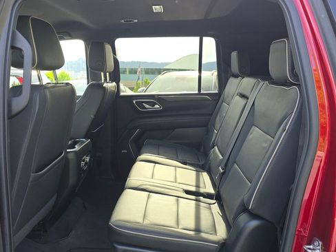 Used 2022 GMC Yukon XL SLT w/ SLT Luxury Package AWD/4WD image 16