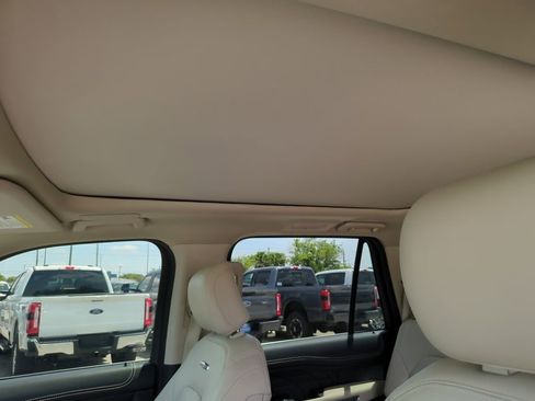 Used 2022 Ford Expedition Platinum image 23