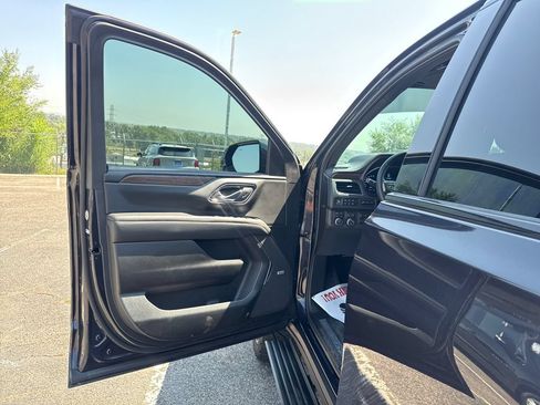 Used 2024 Chevrolet Tahoe High Country AWD/4WD image 12