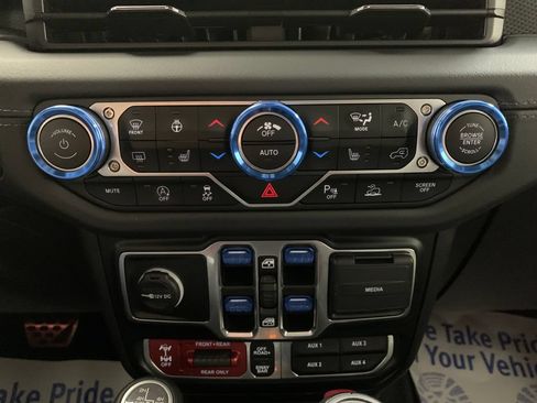 Used 2024 Jeep Wrangler Unlimited Rubicon AWD/4WD image 27