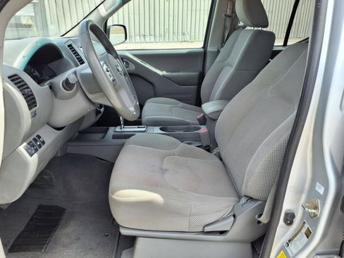 Used 2019 Nissan Frontier SV image 12