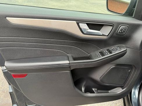 Used 2022 Ford Escape SEL w/ Technology Package image 9