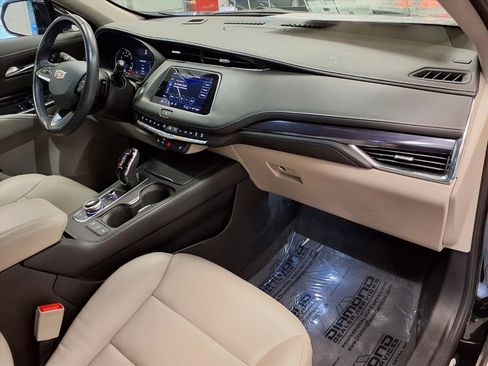 Certified 2023 Cadillac XT4 Luxury w/ Cold Weather Package image 9