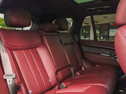 Used 2025 Land Rover Range Rover SE image 23