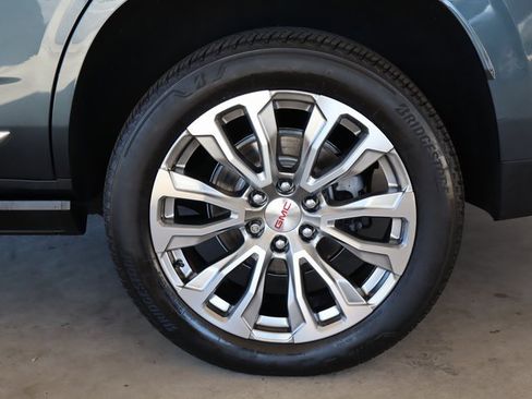 Used 2021 GMC Yukon Denali w/ Denali Premium Package image 11