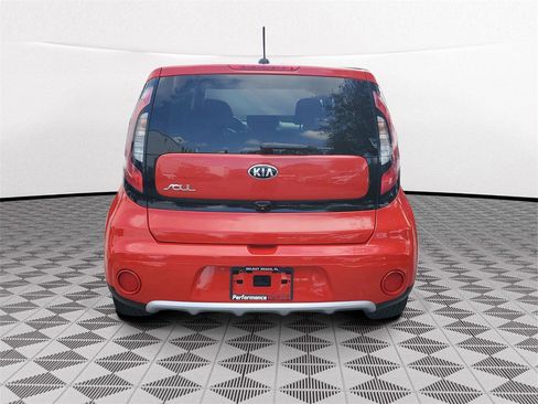 Used 2017 Kia Soul + image 5