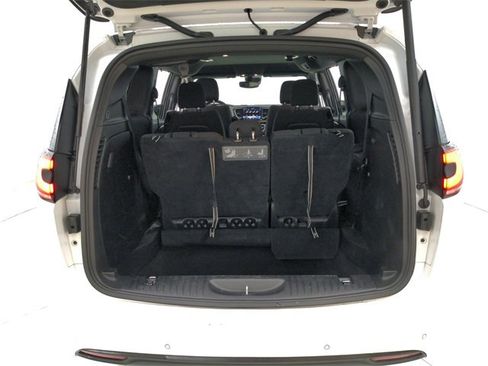 Used 2021 Chrysler Pacifica Touring w/ S Appearance Package image 40