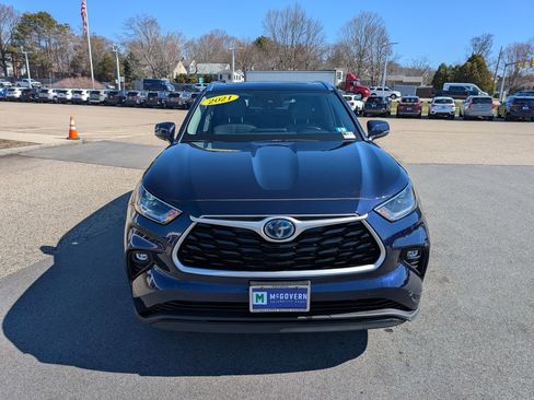 Used 2021 Toyota Highlander XLE image 9