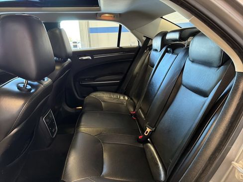 Used 2018 Chrysler 300 Limited AWD/4WD image 25
