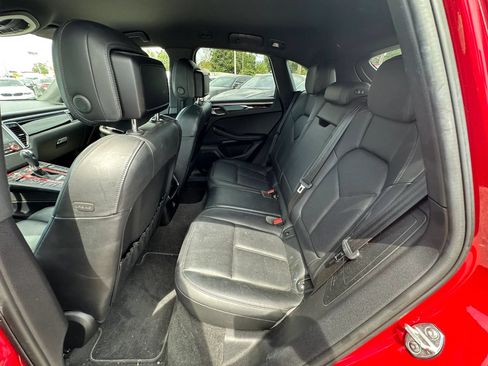 Used 2018 Porsche Macan AWD/4WD image 17
