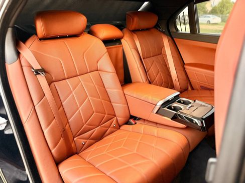 Used 2023 BMW 760i xDrive w/ Luxury Rear Seating Package AWD/4WD image 35