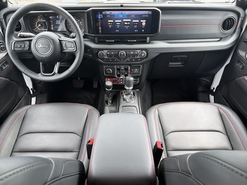 Used 2026 Jeep Wrangler Unlimited Rubicon AWD/4WD image 21