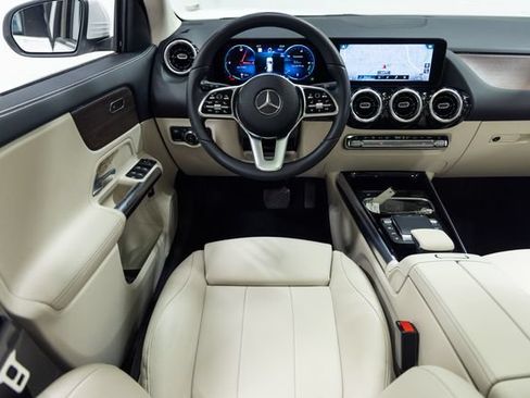 Used 2022 Mercedes-Benz GLA 250 4MATIC image 3
