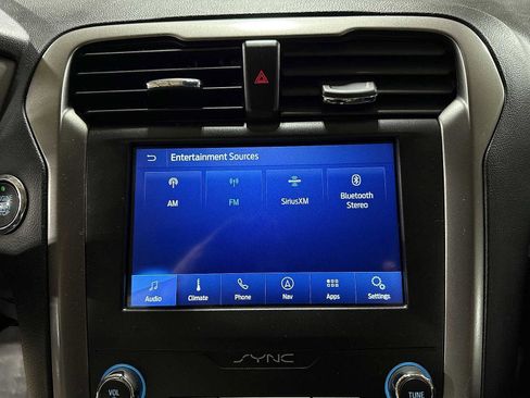 Used 2020 Ford Fusion SE image 21