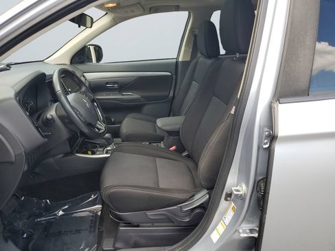Used 2017 Mitsubishi Outlander SE AWD/4WD image 9