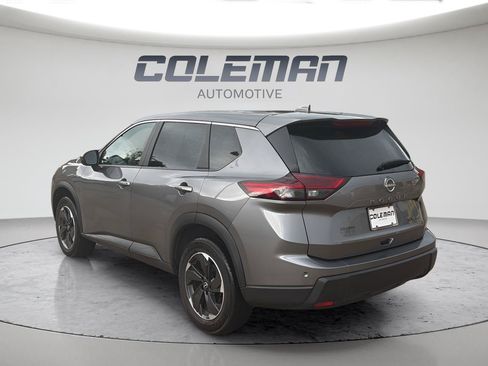 Used 2024 Nissan Rogue SV AWD/4WD image 3