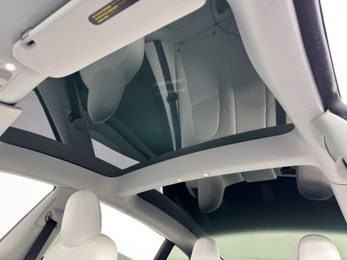 Used 2021 Tesla Model 3 Performance image 12