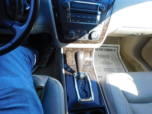 Used 2009 Cadillac DTS w/ Trunk Convenience Package image 22