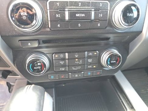 Used 2018 Ford F150 Platinum w/ Equipment Group 701A Luxury AWD/4WD image 23