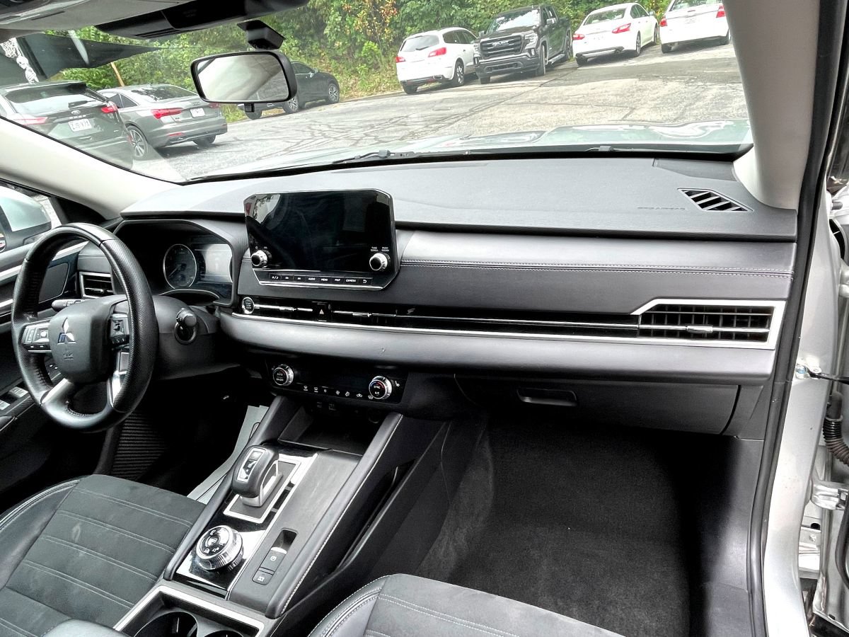 Used 2022 Mitsubishi Outlander SE AWD/4WD image 9