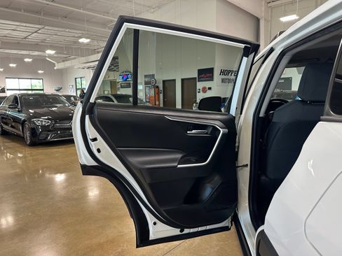 Used 2023 Toyota RAV4 XLE AWD/4WD image 32