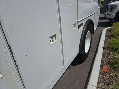 Used 2017 Ford F750 2WD Regular Cab Super Duty image 17
