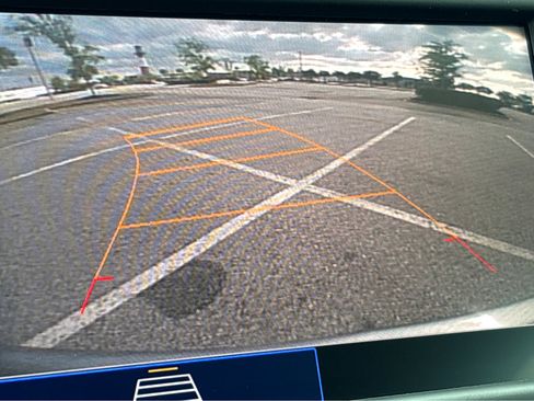 Used 2023 Chevrolet Equinox LT FWD image 29
