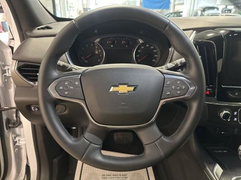 Used 2023 Chevrolet Traverse LT FWD image 17