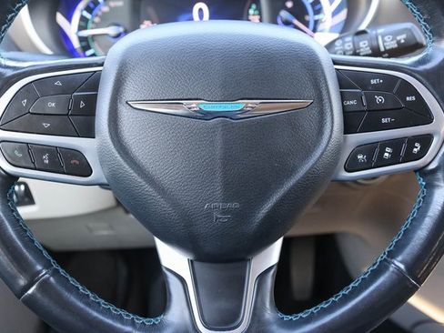 Used 2021 Chrysler Pacifica Touring-L image 27