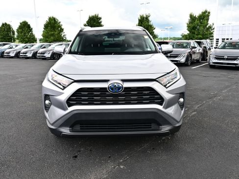 Used 2021 Toyota RAV4 XLE w/ Convenience Package AWD/4WD image 3