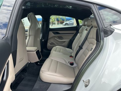 Used 2022 Porsche Taycan image 22