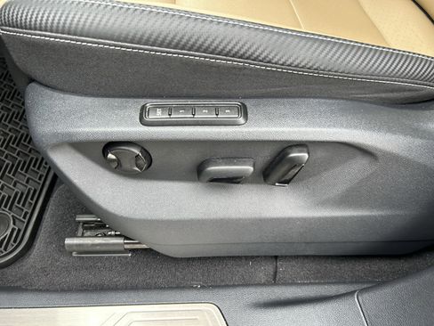 Certified 2023 Volkswagen Atlas Cross Sport SEL R-Line image 21