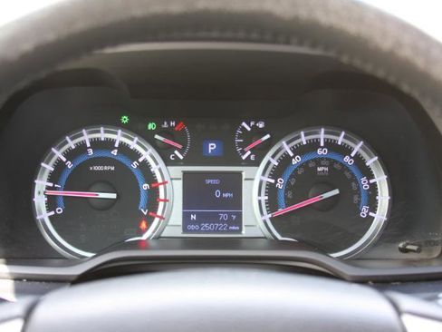 Used 2016 Toyota 4Runner Limited AWD/4WD image 33