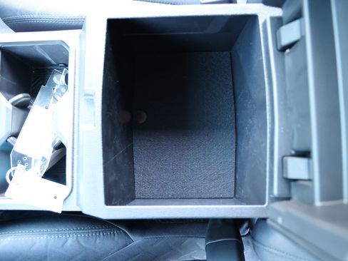 Used 2025 Toyota Tacoma SR5 image 29