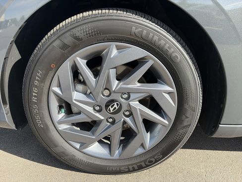 Certified 2024 Hyundai Elantra Blue FWD image 21