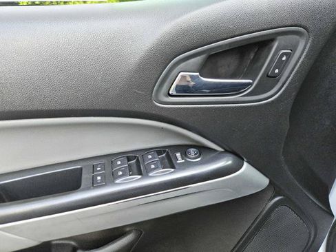 Used 2015 Chevrolet Colorado LT AWD/4WD image 18