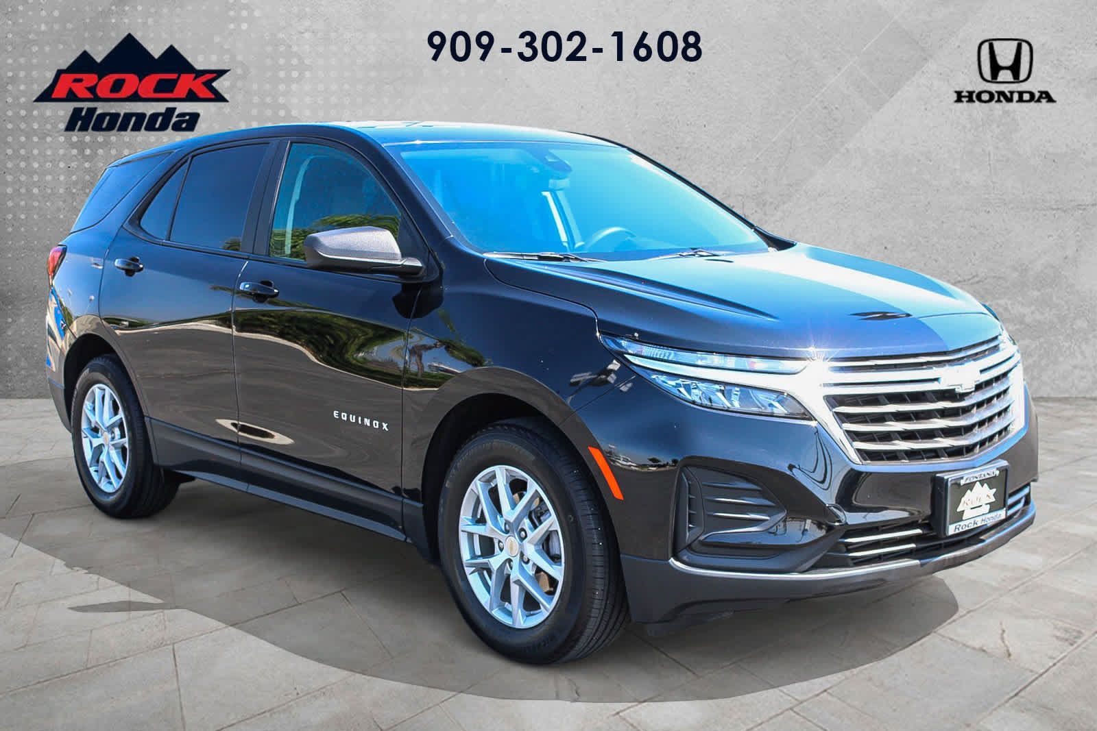 Used 2023 Chevrolet Equinox LS FWD image 3