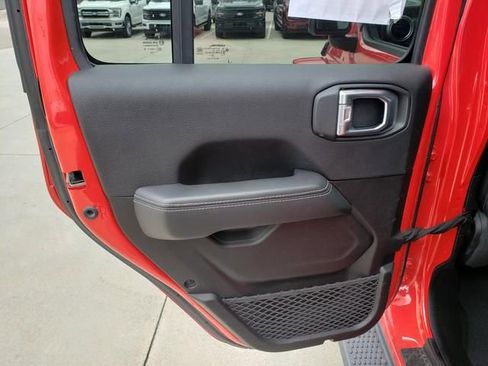 Used 2021 Jeep Wrangler Unlimited Sahara image 13