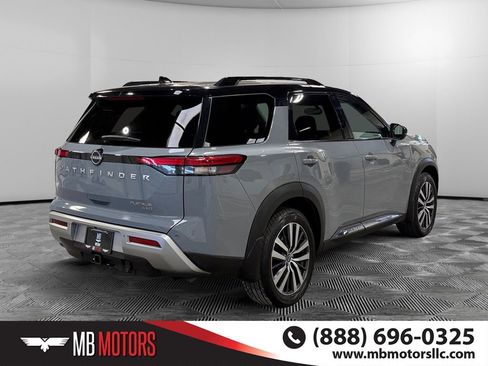 Used 2022 Nissan Pathfinder Platinum image 3