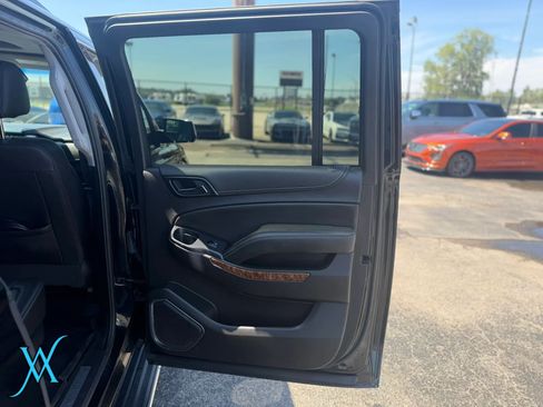 Used 2019 Chevrolet Suburban Premier AWD/4WD image 18