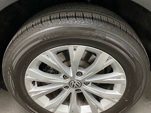 Used 2019 Volkswagen Tiguan S image 34