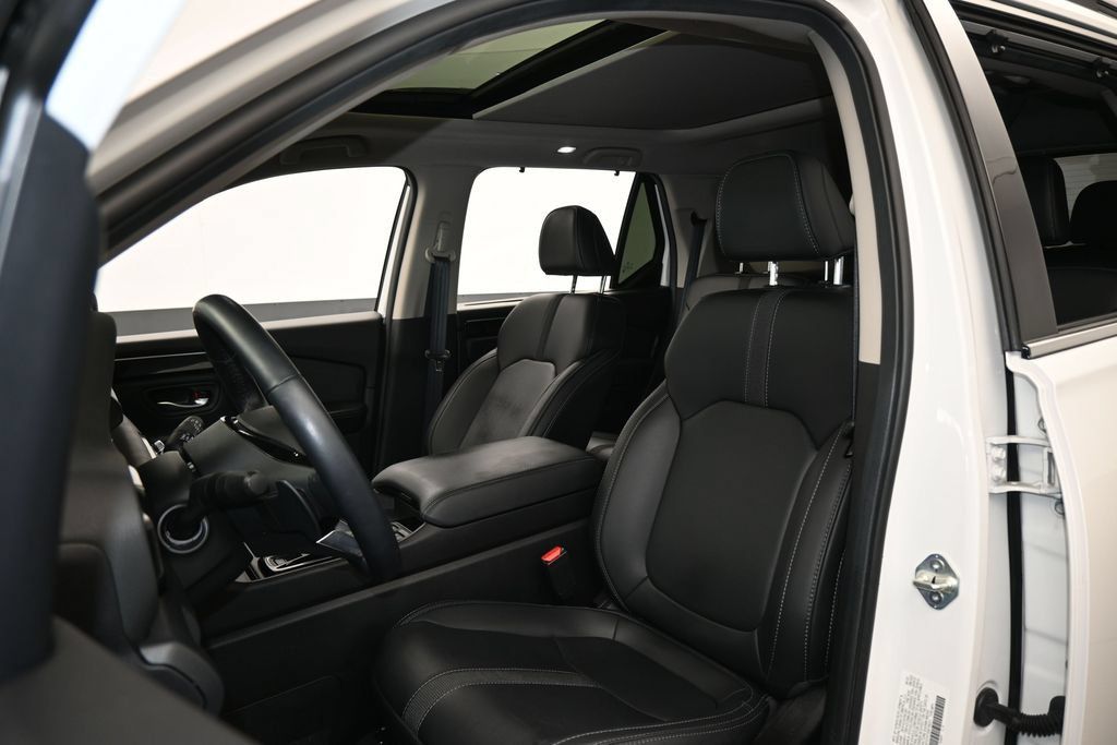 Used 2025 Honda Pilot Touring image 10