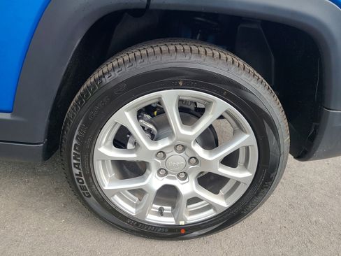 Used 2024 Jeep Compass Latitude image 5