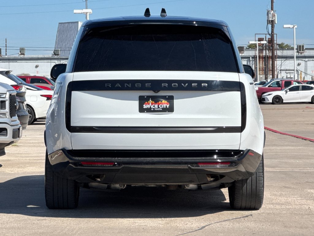Used 2025 Land Rover Range Rover SE AWD/4WD image 5