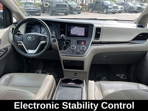 Used 2017 Toyota Sienna XLE w/ XLE Navigation Package image 11