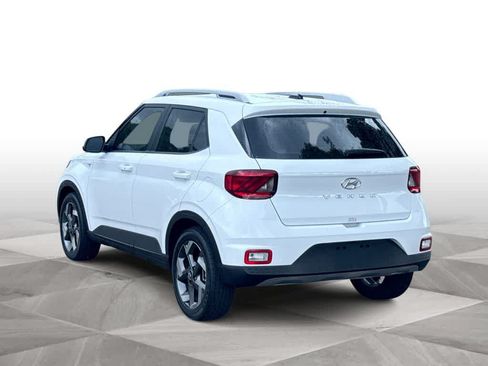 Used 2024 Hyundai Venue SEL FWD image 6